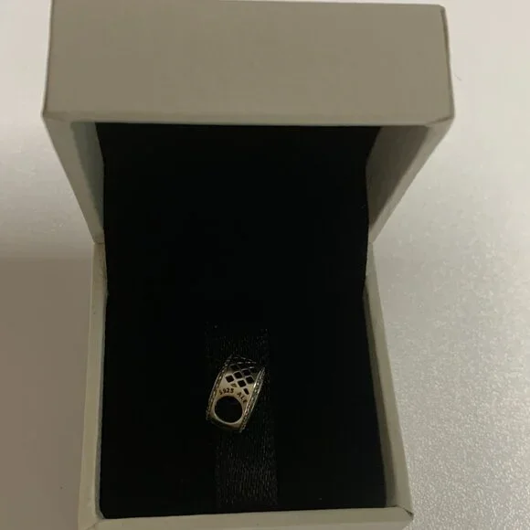 Pandora Disney Cruise Line's Lookout Cay Charm Is a Colourful Gem! - Picture 3 of 3